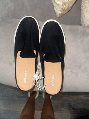 Old Navy Black Slip-On Sneakers with Tan Insole